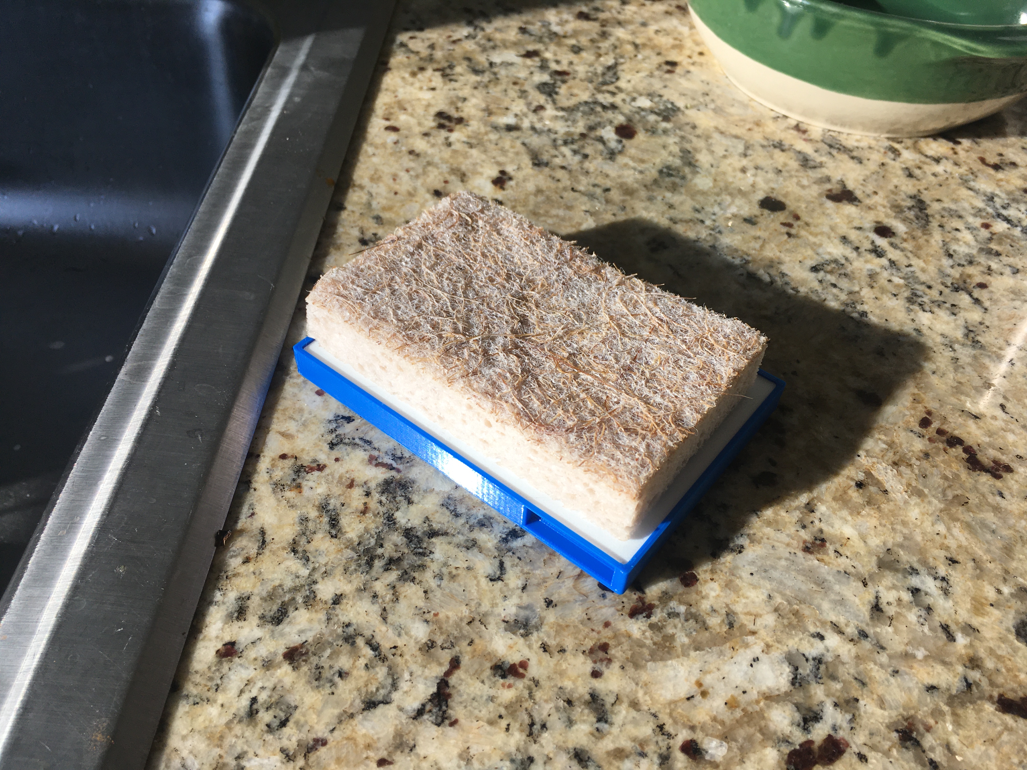 The sponge holder holding sponge